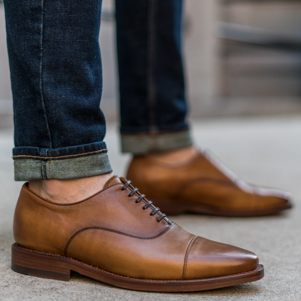 5 Men's Shoes to Wear with Jeans [infographic] -